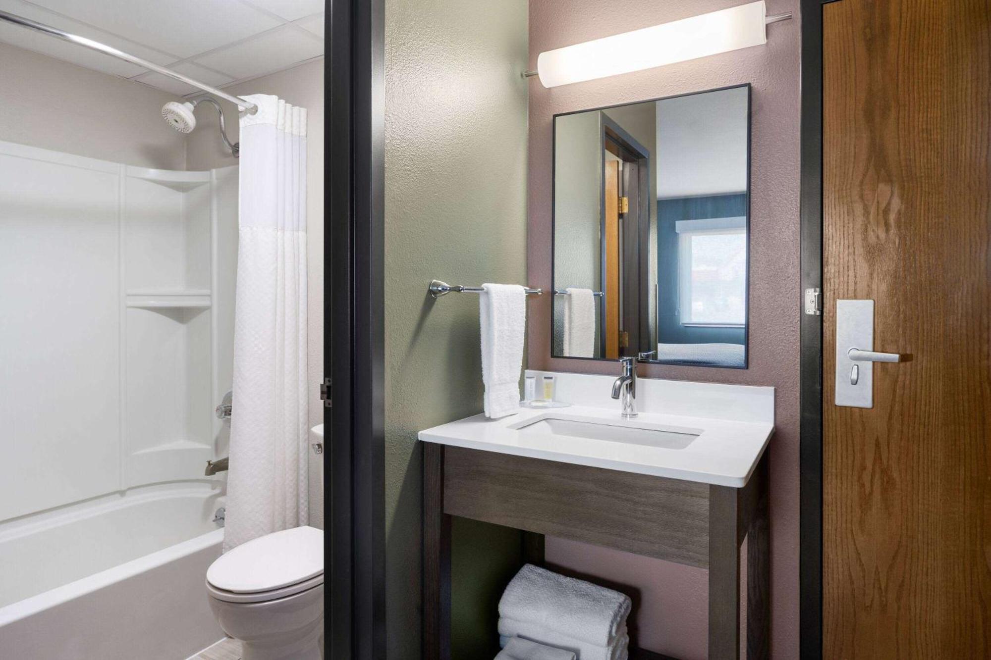 Super 8 By Wyndham Columbus Hotel Ngoại thất bức ảnh